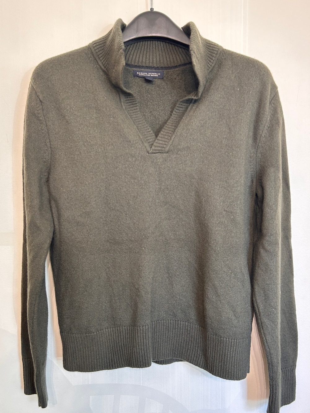 BANANA REPUBLIC 100% EXTRA FINE MERINO WOOL SWEATER